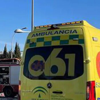 Muere al chocar su coche contra un quitamiedos en la carretera de Sierra Nevada