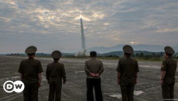 Nordkorea feiert Raketenstart mit "supergroßem" Sprengkopf