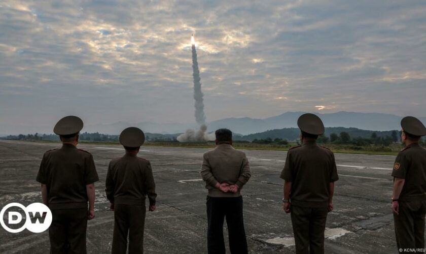 Nordkorea feiert Raketenstart mit "supergroßem" Sprengkopf