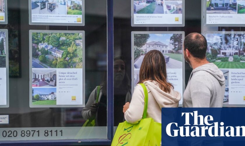 Number of UK estate agents going bust rises almost a third in one year