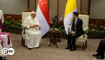 Papst mahnt in Singapur faire Löhne für Arbeitsmigranten an