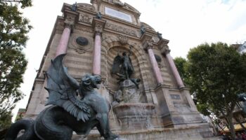 Paris : un budget record pour la première bâche publicitaire couvrant la restauration d’une fontaine