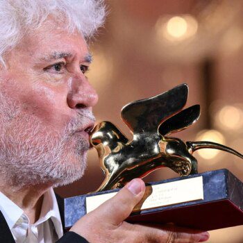 Pedro Almodóvar: "No soñaba con el León de Oro, pero ahora que lo tengo me he vuelto adicto"