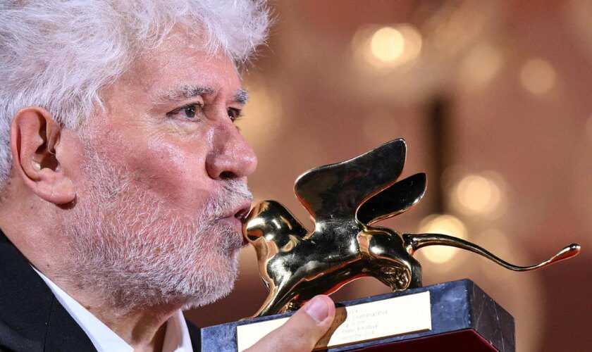 Pedro Almodóvar: "No soñaba con el León de Oro, pero ahora que lo tengo me he vuelto adicto"