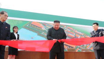 Pionyang muestra sus centrifugadoras de uranio por primera vez y Kim pide más unidades