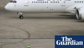 Qantas engineers warn of ‘flight disruptions’ in Sydney, Melbourne, Brisbane as they walk off job over pay