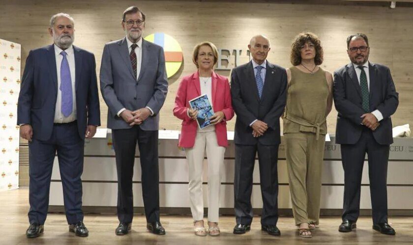 Rajoy presenta 'El patio trasero de ETA', el libro del periodista de ABC Pablo Muñoz y el excomisario Jesús De la Morena