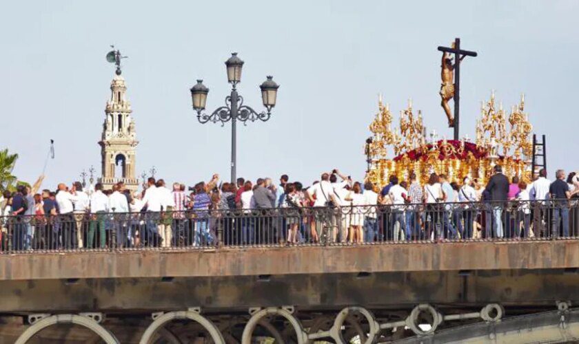 Reyes Católicos, La Campana y el Altozano, principales puntos de la procesión Magna de diciembre