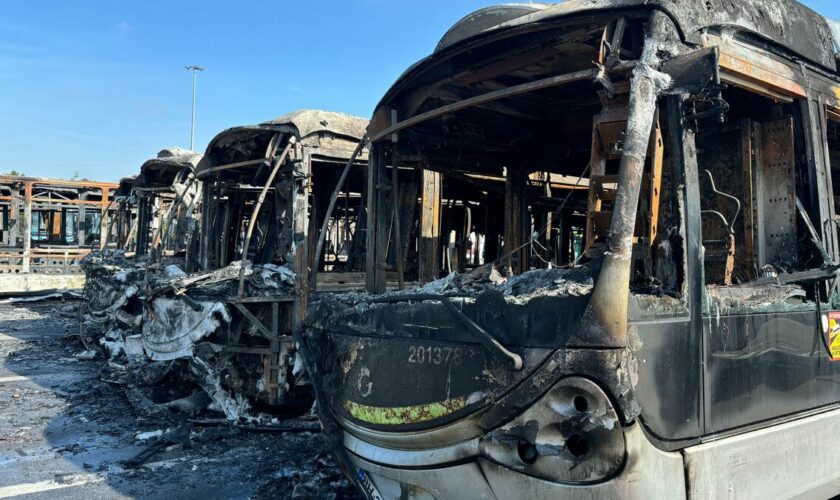 Seine-et-Marne : un incendie détruit 8 bus Transdev dans un entrepôt de Lieusaint