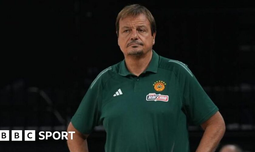 Ergin Ataman wearing a green t-shirt