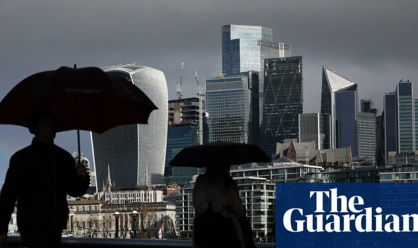 UK economy unexpectedly flatlines for second month in row