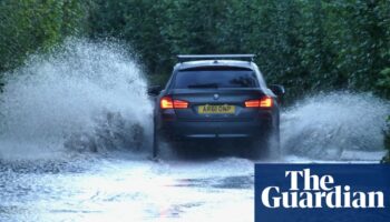 UK weather: wind and rain warnings issued for southern England and south Wales