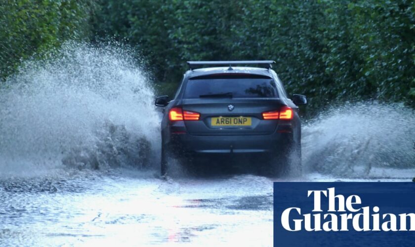 UK weather: wind and rain warnings issued for southern England and south Wales