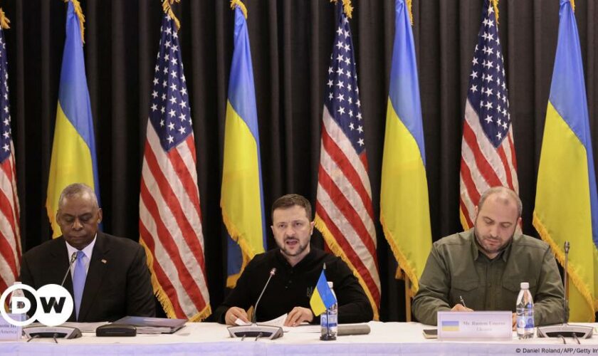 Ukraine updates: Zelenskyy attends Ramstein meeting