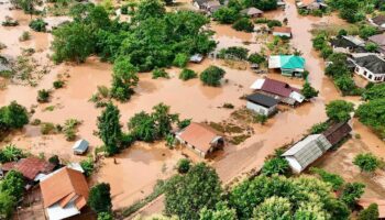 Un entraîneur de foot thaïlandais coincé dans une grotte avec son équipe en 2018 à nouveau piégé par les eaux