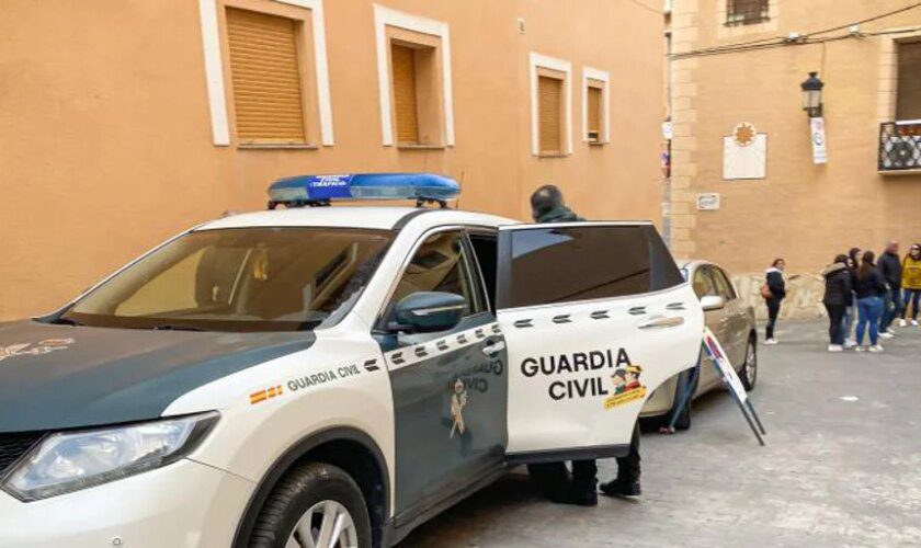 Un guardia civil acusado de revelación de secretos y conspiración se enfrenta a nueve meses de cárcel y una multa