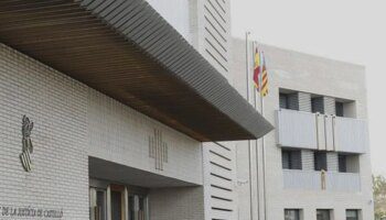 Una mujer se enfrenta a más de tres años de cárcel por quedarse con 40.000 euros que tenía en el banco el anciano al que cuidaba