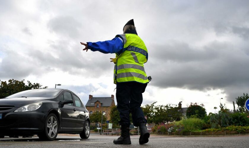 Villeneuve-Loubet : un chauffard fonce dans une voiture de police après un refus d’obtempérer