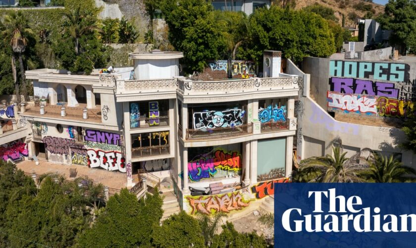 Viral Hollywood Hills mansion covered with graffiti closed down after arrests