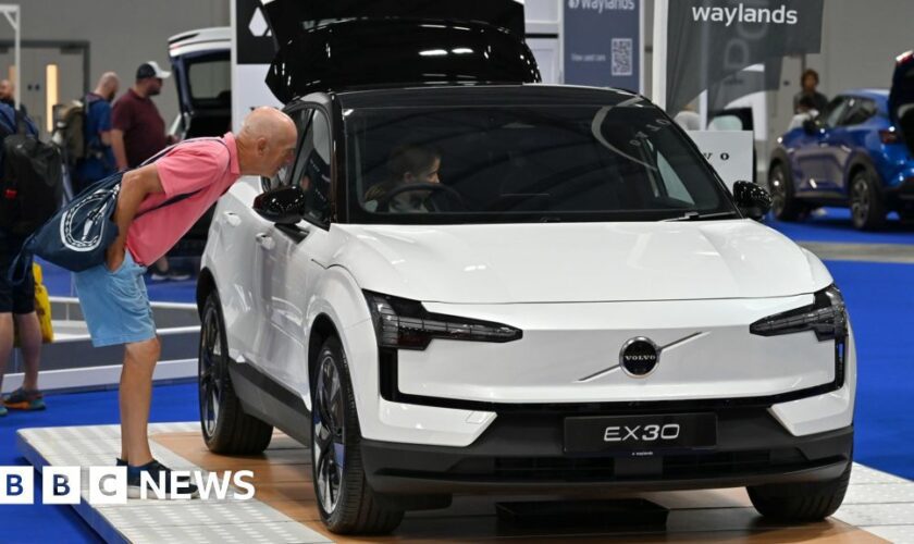 Volvo gives up plan to sell only EVs by 2030