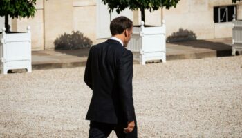 Xavier Bertrand contre Bernard Cazeneuve&nbsp;: Macron met en scène une laborieuse «finale» pour Matignon