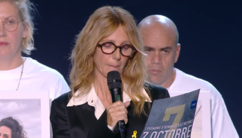 À l’hommage aux victimes du 7-Octobre, Sandrine Kiberlain très émue en lisant un témoignage bouleversant