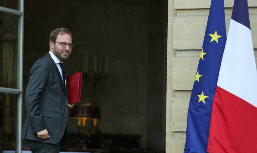 Le budget français sera "pleinement" inscrit dans les règles de l'UE, assure Antoine Armand