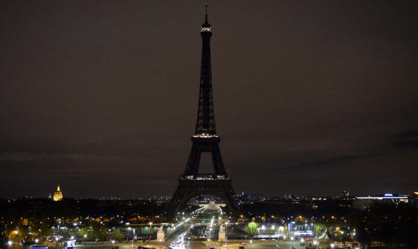 Attaque du 7-octobre : un an après, la Tour Eiffel change de méthode pour rendre hommage aux victimes