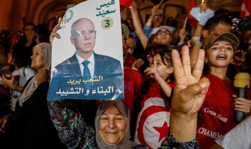 En Tunisie, le président Kaïs Saïed donné vainqueur avec plus de 89 % des voix