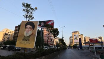 Des portraits d'Hassan Nasrallah, le chef du Hezbollah tué fin septembre dans un raid israélien dans la banlieue sud de Beyrouth, dans ce quartier déserté, le 5 octobre 2024