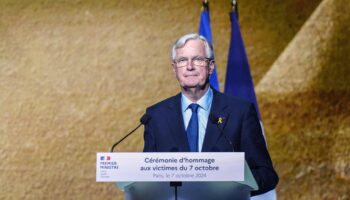 Cérémonie d’hommage du 7-Octobre : Emmanuel Macron hué lors du discours de Michel Barnier