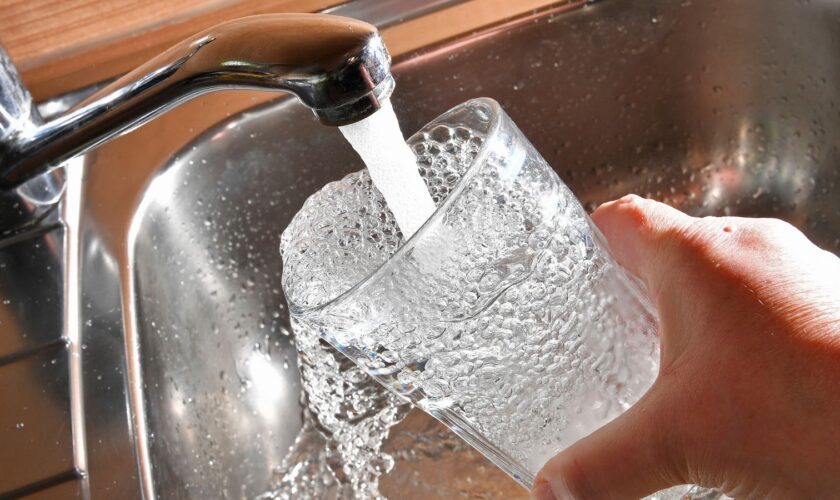 Tap water is poured from a faucet into a glass, water quality, drinking water, spouts, faucet, water, hand, kitchen, usage worldwide Photo by: FrankHoermann/SVEN SIMON/picture-alliance/dpa/AP Images