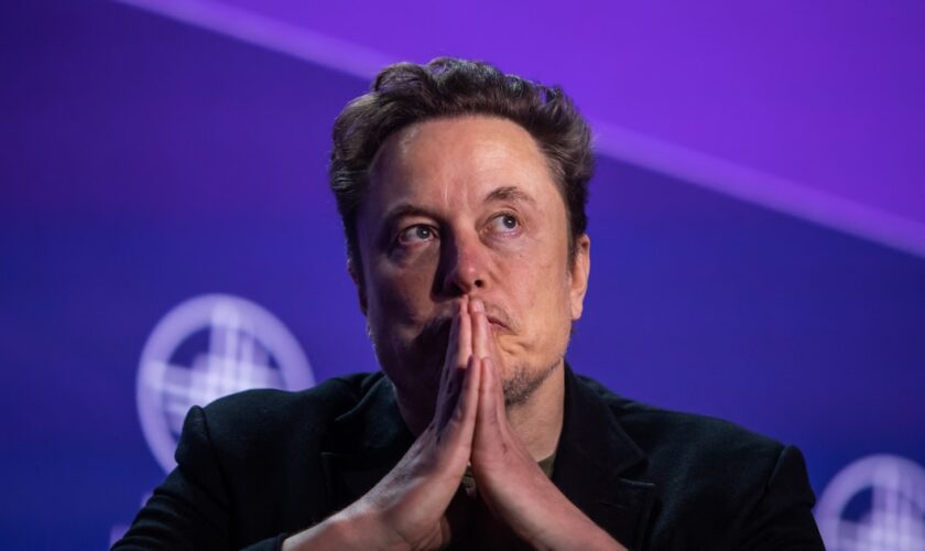 BEVERLY HILLS, CALIFORNIE - 6 MAI : Elon Musk, cofondateur de Tesla et SpaceX et propriétaire de X Holdings Corp, prend la parole lors de la conférence mondiale de l'Institut Milken à l'hôtel Beverly Hilton, le 6 mai 2024 à Beverly Hills, en Californie. La 27e conférence mondiale annuelle explore divers sujets, de l'essor de l'IA générative aux tendances en matière de véhicules électriques, avec la participation de la star du football David Beckham et de l'acteur Ashton Kutcher. Apu Gomes/Getty Images/AFP