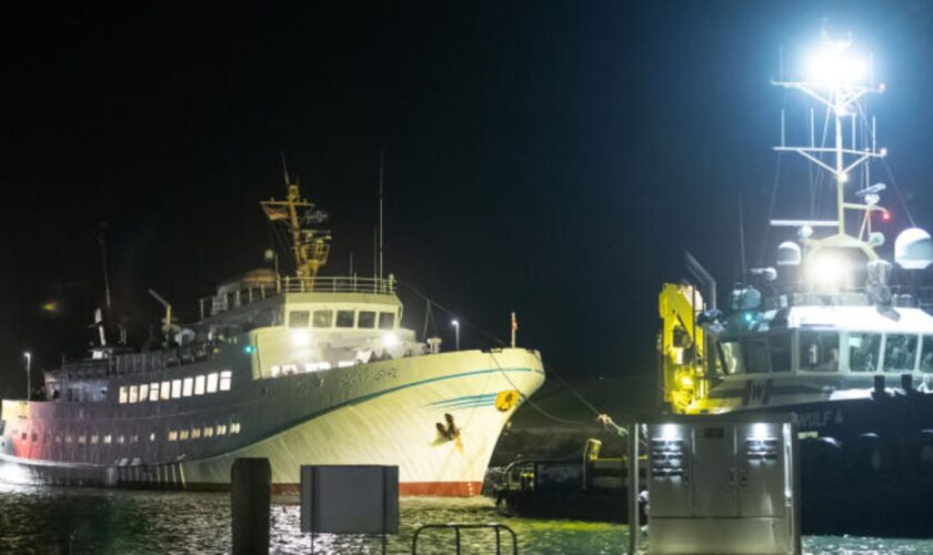 Havarie vor Helgoland: Fähre treibt steuerlos auf Nordsee – Passagiere berichten von Chaos-Überfahrt