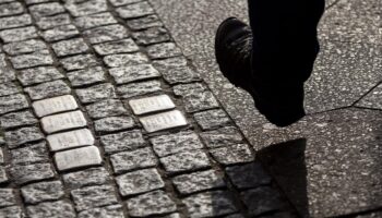 Gedenken an Opfer des Holocausts: Stolpersteine in Sachsen-Anhalt vor Attentats-Gedenken gestohlen