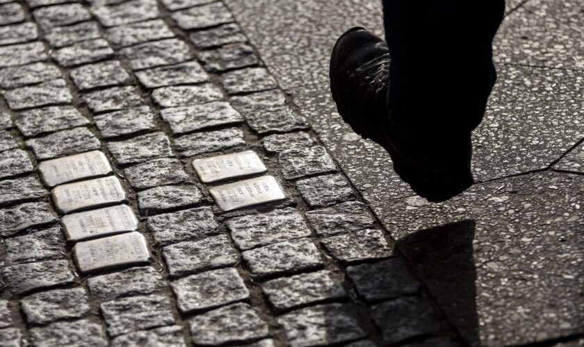 Gedenken an Opfer des Holocausts: Stolpersteine in Sachsen-Anhalt vor Attentats-Gedenken gestohlen