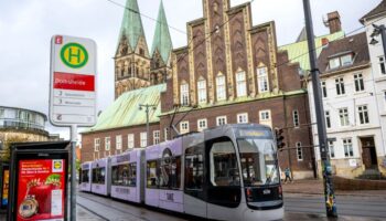 Teure Planungsfehler kritisiert der Steuerzahlerbund auch bei Umgestaltung des Straßenbahnknotens an der Bremer Domsheide. Foto: