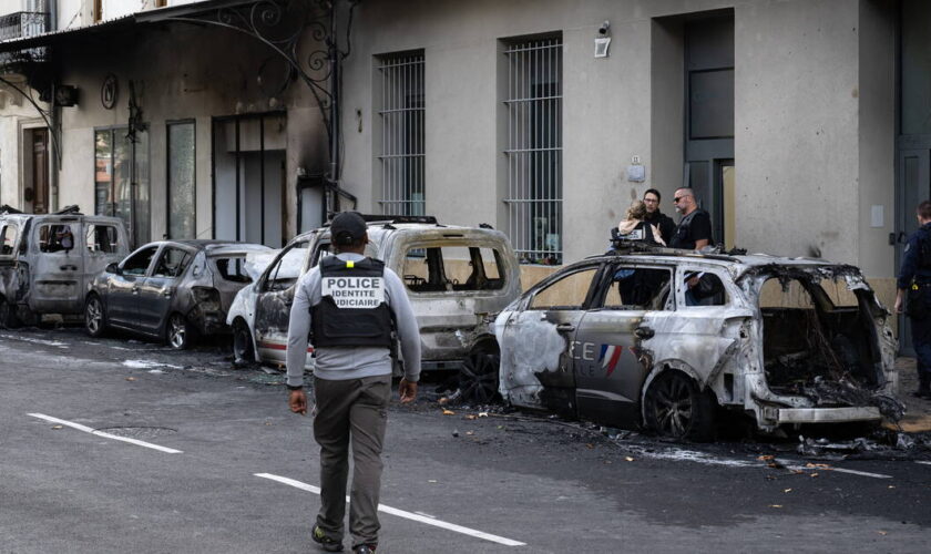 Cavaillon : quatre voitures de police brûlées, la ministre délégué à la Sécurité et une compagnie de CRS dépêchés