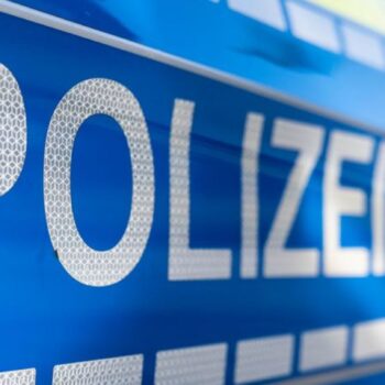 Die Polizei sucht Zeugen für Schüsse in Richtung eines 32-Jährigen in Hamburg-Wilstorf. (Symbolbild) Foto: David Inderlied/dpa