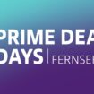 Amazon Prime Deal Days Fernseher: Ein Pärchen schaut einen Film zusammen.