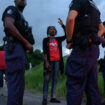 Martinique : un bâtiment municipal incendié et quatre gendarmes légèrement blessés