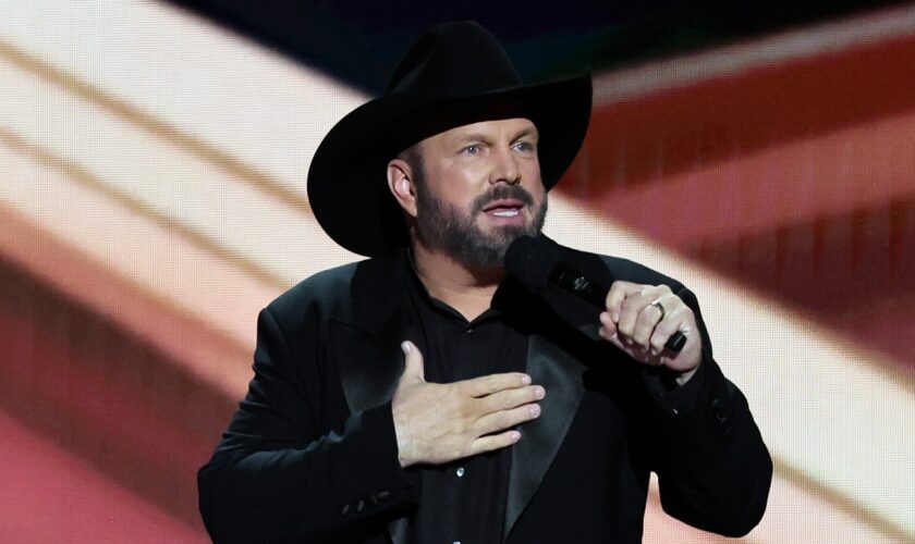 Garth Brooks launches 'high-risk' strategy against accuser in sex assault claim: expert