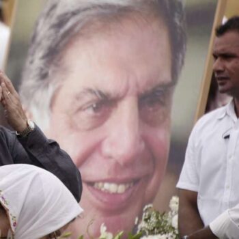 L’Inde dit “adieu et merci” à Ratan Tata, industriel légendaire