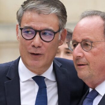 Les relations entre Olivier Faure et François Hollande parfaitement résumées en une photo malicieuse