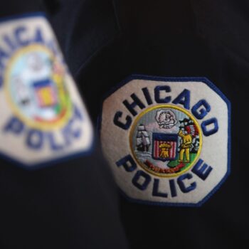 Box containing human head reportedly found on sidewalk of Chicago's West Side: report