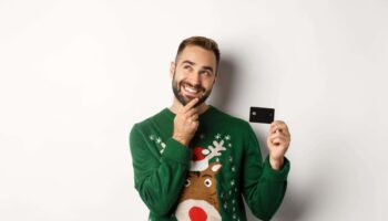 8 ways to be savvy with your spending this Christmas