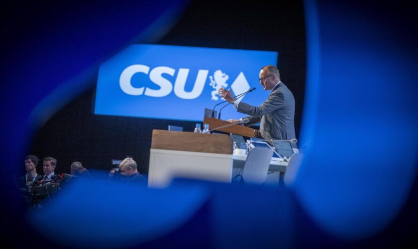 CSU-Parteitag: Merz kündigt entschiedenes Vorgehen gegen "irreguläre Migration" an