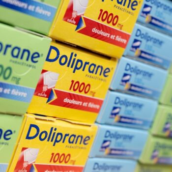 Des boîtes de Doliprane en vente dans une pharmacie en France, le 23 octobre 2023