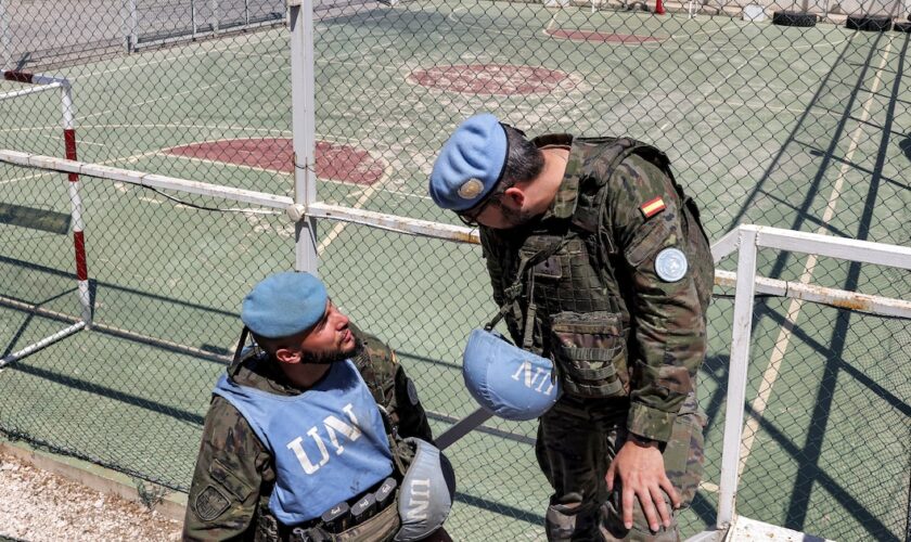 Des casques bleus espagnols de la Force intérimaire des Nations Unies au Liban (Finul), dans le sud du Liban, le 23 août 2023