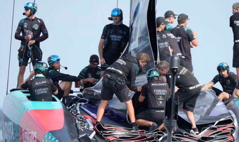 Der Titelverteidiger aus Neuseeland dominiert weiter beim 37. America's Cup Foto: Bernat Armangue/AP/dpa